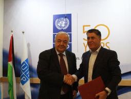 خلال التوقيع