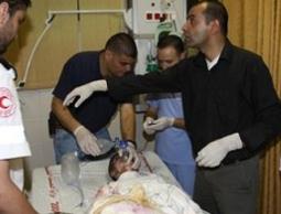 طواقم الاسعاف تجري اللازم للمريض"الأرشيف"