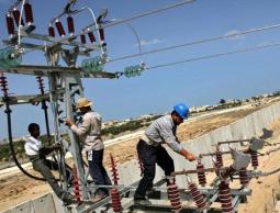 موظفين من شركة الكهرباء في مصر (أرشيف)