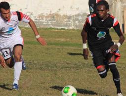 سليمان العبيد يمينا