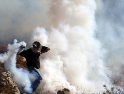 إصابات بالاختناق في مسيرة بلعين