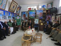 جانب من زيارة النواب لبيت الشيخ الشهيد أحمد ياسين