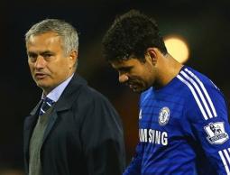 كوستا يمينا وبجانبه مورينيو