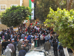 امام السفارة الفلسطينية في مصر (الأرشيف)