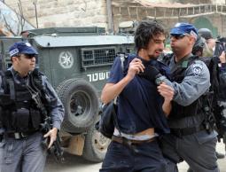 قوات الاحتلال تعتقل شاب بالضفة (الأرشيف)