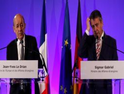 لو دريان (يسار) وغابرييل أكدا أن فرنسا وألمانيا ستواصلان الدفاع عن الاتفاق النووي مع إيران