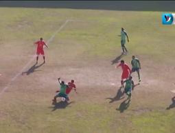 لحظة تعرض عوض للعرقلة من اللولحي