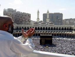 أحد حجاج بيت الله الحرام (الأرشيف)