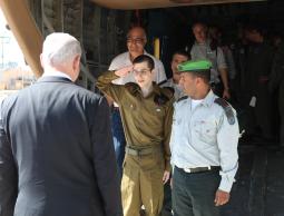 نتنياهو وشاليط (الأرشيف)