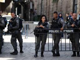 الاحتلال يبحث عن مشتبه يخطط لعملية فدائية بتل ابيب