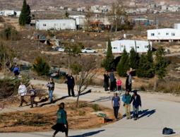 إغلاق عدة شوارع شرق رام الله تمهيدا لإخلاء "عمونا"