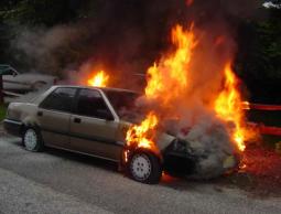 مجهولون يحرقون سيارة قيادي فتحاوي برفح