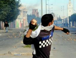 مواجهات بين الشباب الفلسطينين وجنود الإحتلال (أرشيفية)