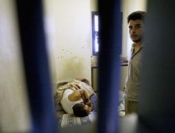 22 أسيراً في مشفى الرملة يعانون جسدياً ونفسياً