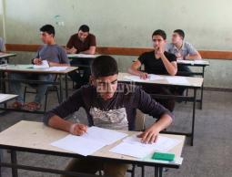 طلبة  يقدمون امتحانات التوجيهي (عدسة: محمود أبو حصيرة)