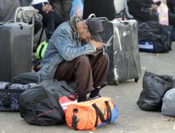 أحد العالقين على معبر رفح البري (الأرشيف)