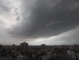أجواء عاصفة وثلوج ليلا على المرتفعات فوق 800 متر