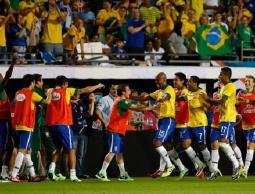 فرحة لاعبي البرازيل بالفوز