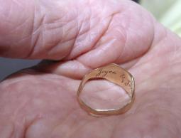 خاتم يكشف لغز اختفاء طائرة بريطانية قبل 70 عاما