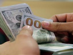 العملات: انخفاض ملحوظ على سعر الدولار مقابل الشيقل