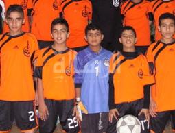 محمد أبو دحروج الثاني يمينا