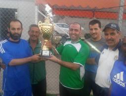 لحظة تتويج الصداقة بالكأس