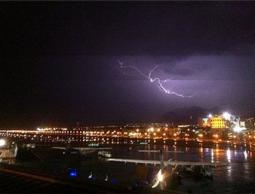 منخفض جوي قوي 