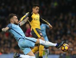 جانب من مباراة سابقة بين أرسنال ومانشستر سيتي