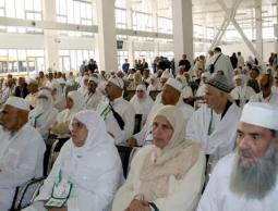 حجاج إلى بيت اللـه الحرام