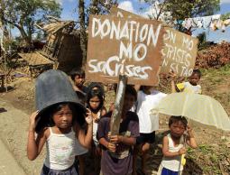 أطفال بالفلبين(الأرشيف)