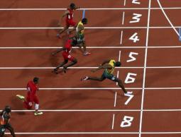 بولت في الصدارة