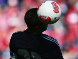 الرأسيات تفقد لاعبي كرة القدم ذاكرتهم