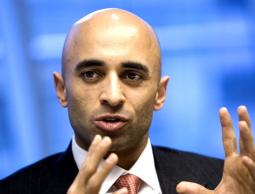 السفير الإماراتي في واشنطن، يوسف العتيبة،