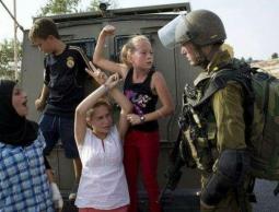 الاحتلال يعتقل شقيقة عهد التميمي بزعم الاعتداء على جندي