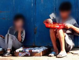 أطفال يبيعون على أرصفة الشوارع (أرشيف)