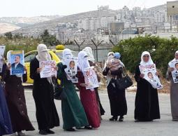 جانب من الوقفة امام سجن جنيد في نابلس