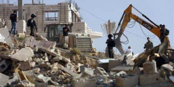 الاحتلال يحطم ممتلكات المواطنين شمال القدس