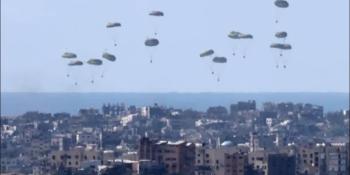 #شاهد ||الإنزال الجوي عار يلاحق العالم والإنسانية