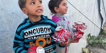 أطفال غزة ينشدون رمضاناً هادئاً