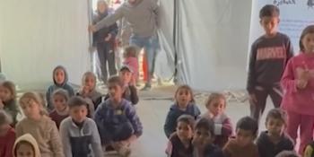 داخل الخيمة.. عرضٌ سينمائيٌ للصغار