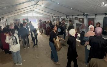 افتتاح معرض فني يعبر عن معاناة الأسرى