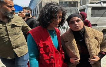 وصول 12 أسيراً بينهم امرأة إلى مستشفى شهداء الأقصى