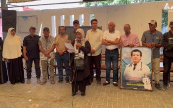 وقفة تضامنية مع المعتقلين الفلسطينيين أمام الصليب الأحمر في غزة
