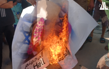مواطنون غاضبون بغزة يحرقون صور مالدينوف