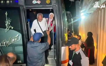 وصول عائدين من الضفة إلى مجمع ناصر الطبي في خان يونس.