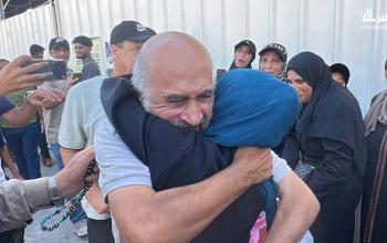 وصل 24 معتقلًا فلسطينيًا أُفرج عنهم إلى مجمع ناصر الطبي في خان يونس