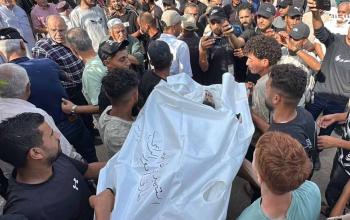 وداعٌ لشهيد ارتقى متأثرًا بجراحه جراء قصف خيام النازحين في مواصي خان يونس