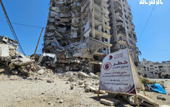 اللجنة القطرية تواصل إزالة الكتل الخرسانية الخطرة من مباني غزة المتضررة لضمان سلامة السكان.