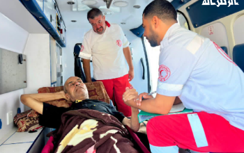 الهلال الأحمر الفلسطيني يشارك في إجلاء 45 مريضًا و 60 مرافقًا للعلاج خارج قطاع غزة