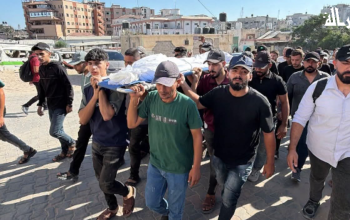 تشييع جثمان الطفل الشهيد محمد سيف الدين الشخريت في منطقة المواصي